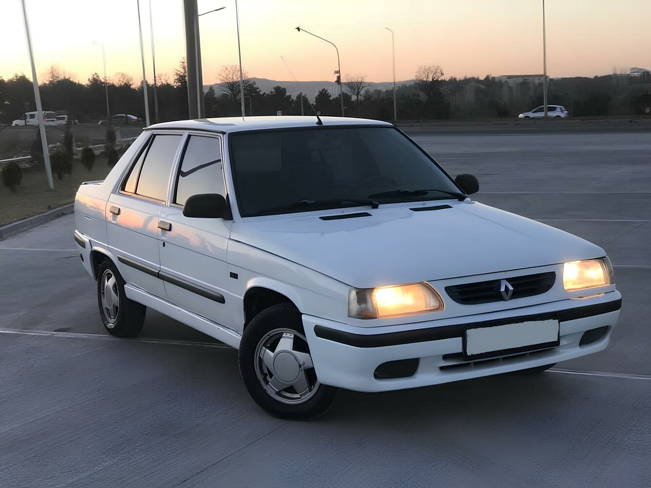 Renault 9 Broadway (1997-2000) - Седан
