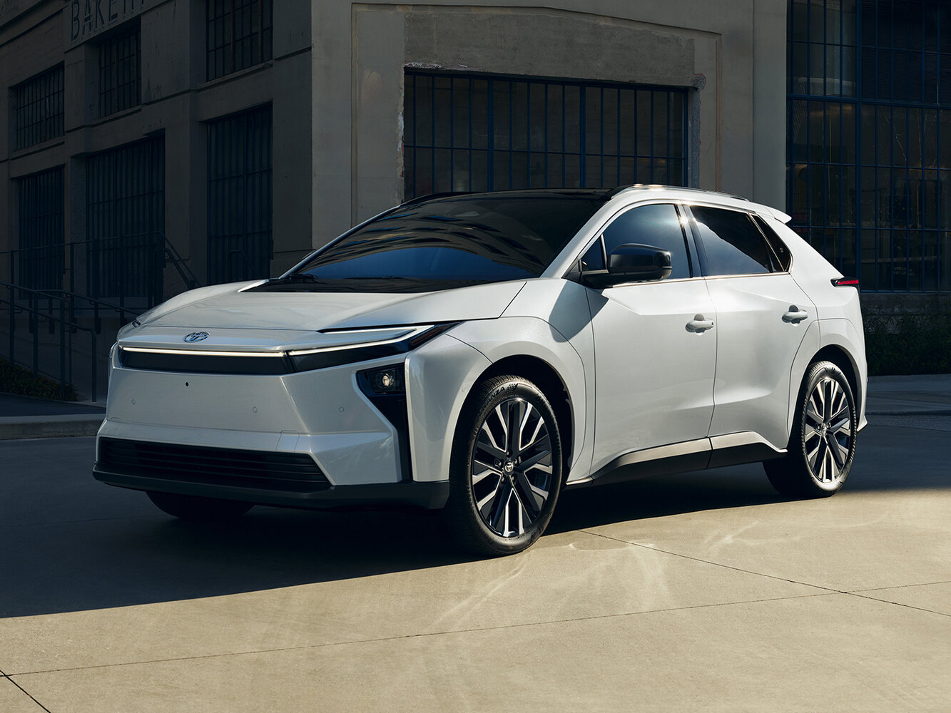 Toyota bZ I (2026-2026) - Внедорожник 5 дв.
