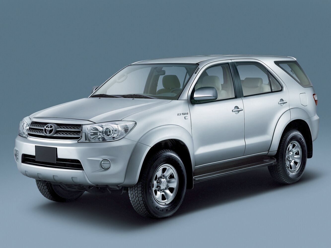 Toyota Fortuner I (2005-2015) - Внедорожник 5 дв.