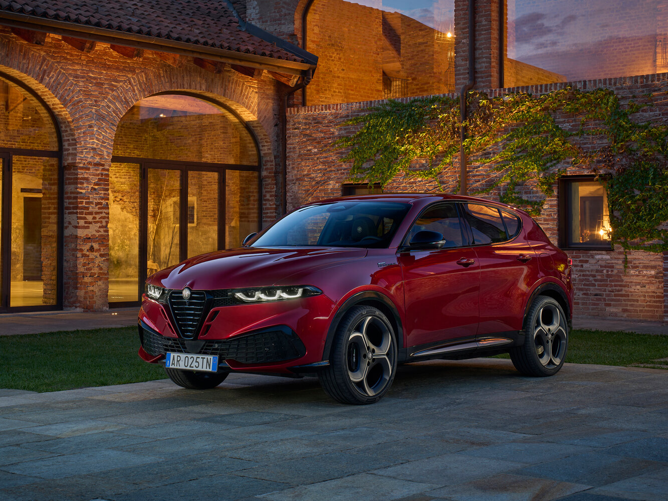 Alfa Romeo Tonale I (2022-2026) - Внедорожник 5 дв.