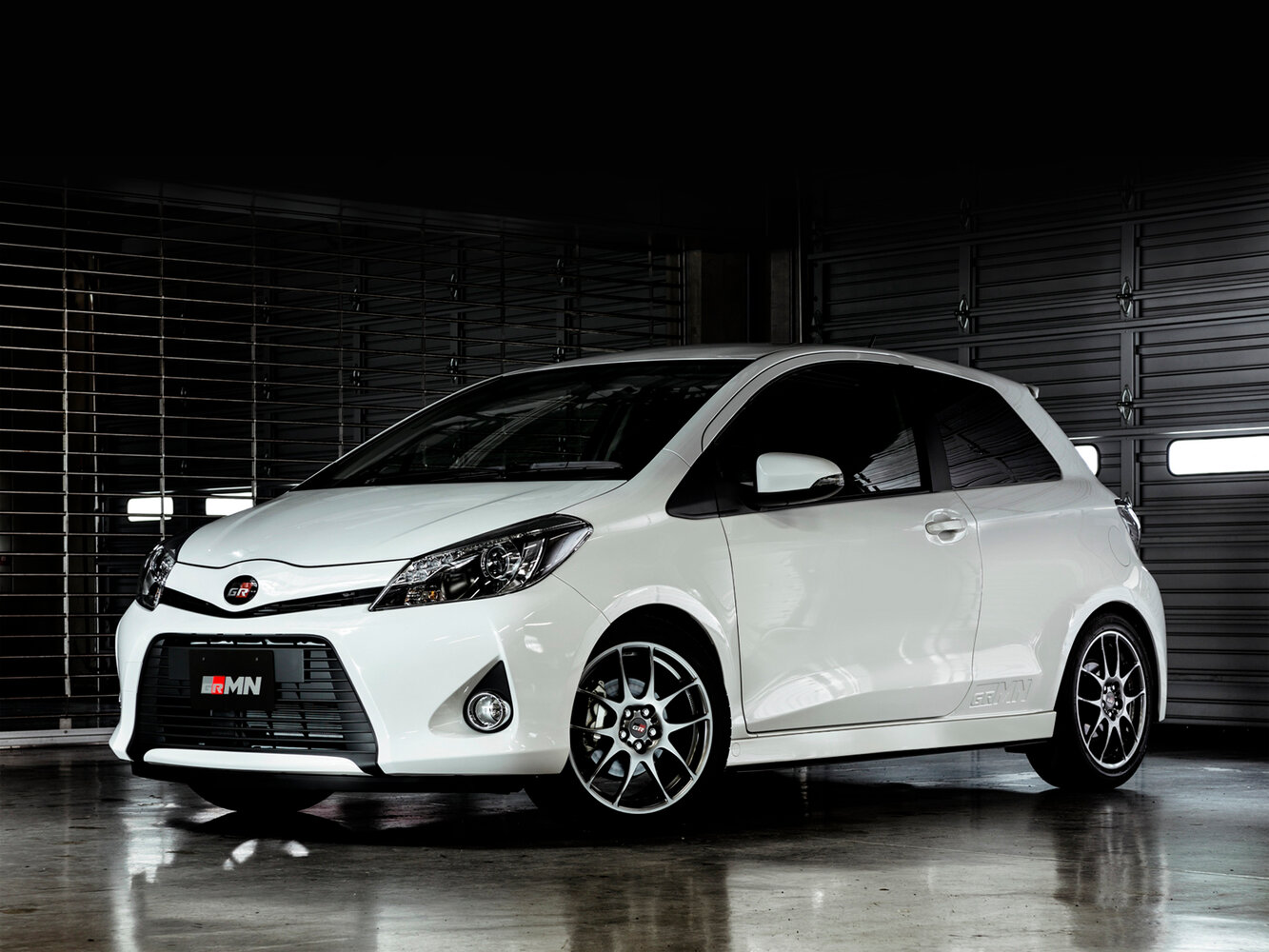 Toyota Vitz III (2010-2020) - Хэтчбек 3 дв. GRMN
