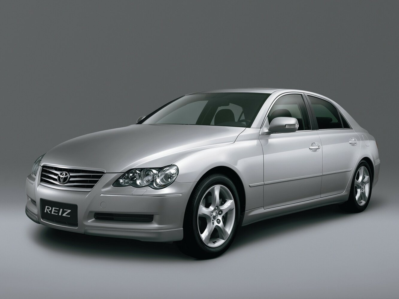 Toyota Reiz I (2005-2010) - Седан