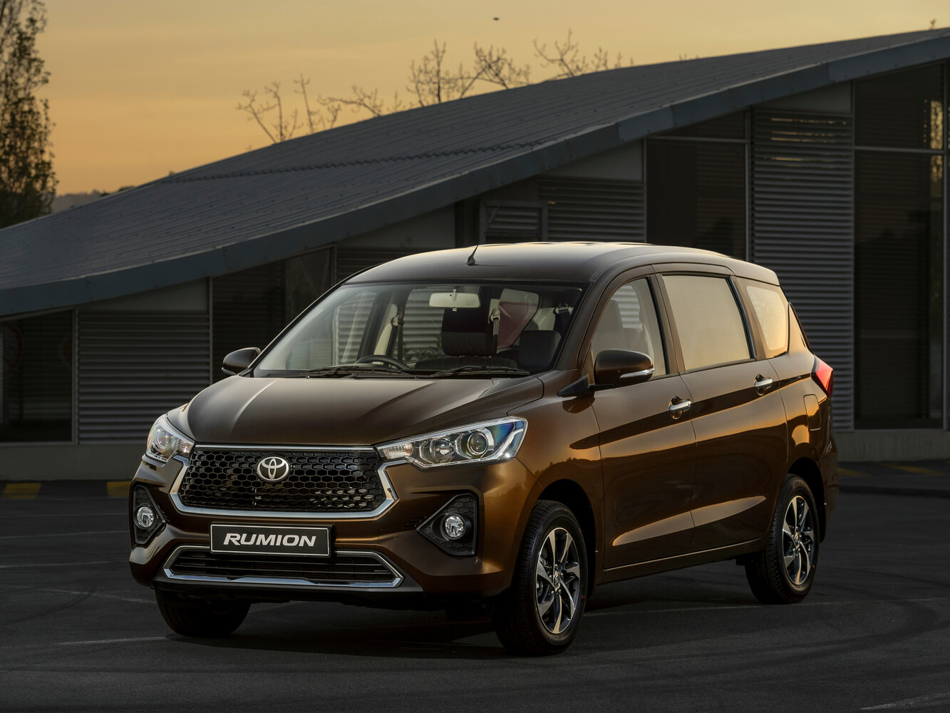 Toyota Rumion I (2021-2026) - Компактвэн