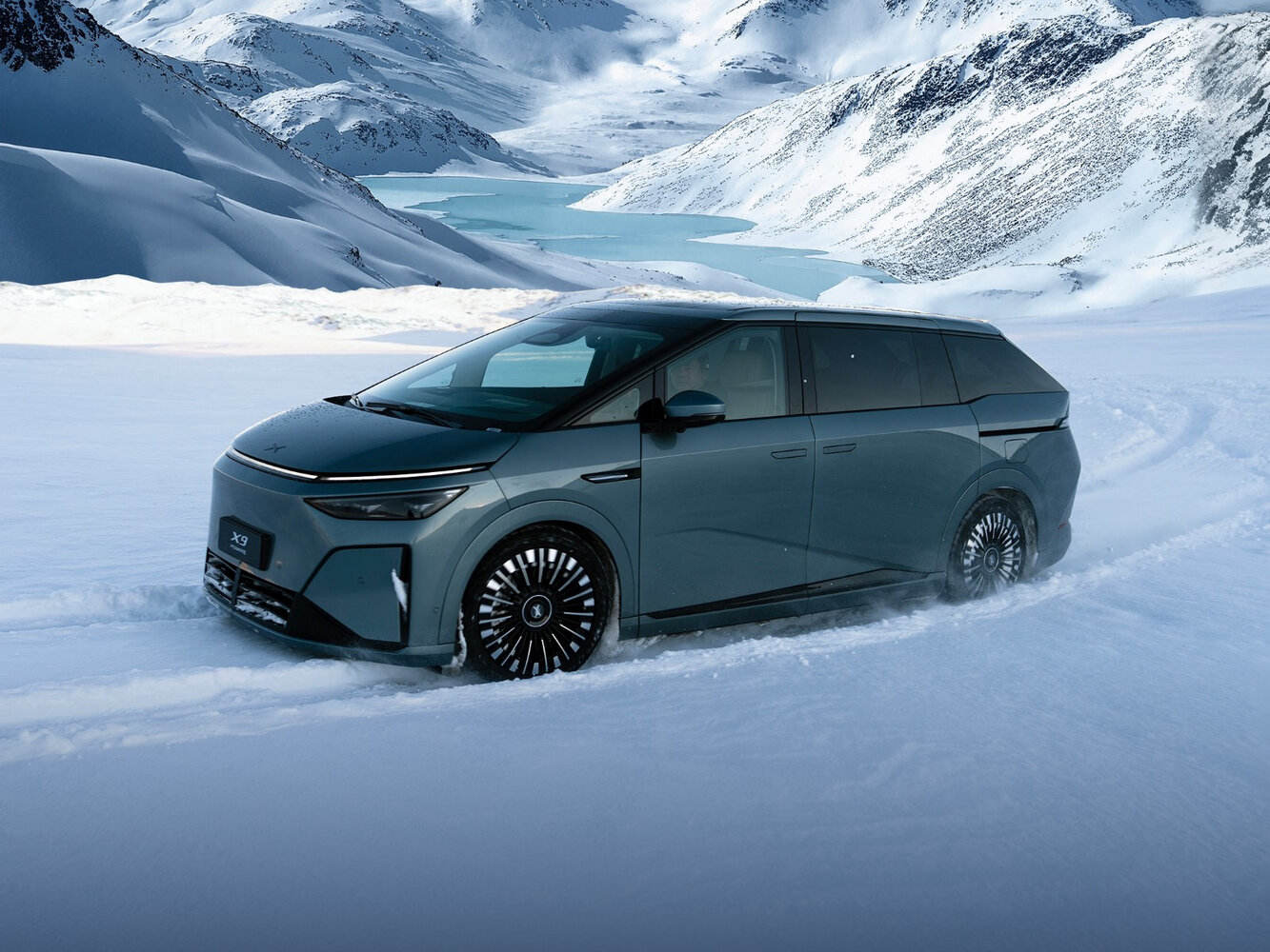 Xpeng X9 I (2024-2026) - Минивэн