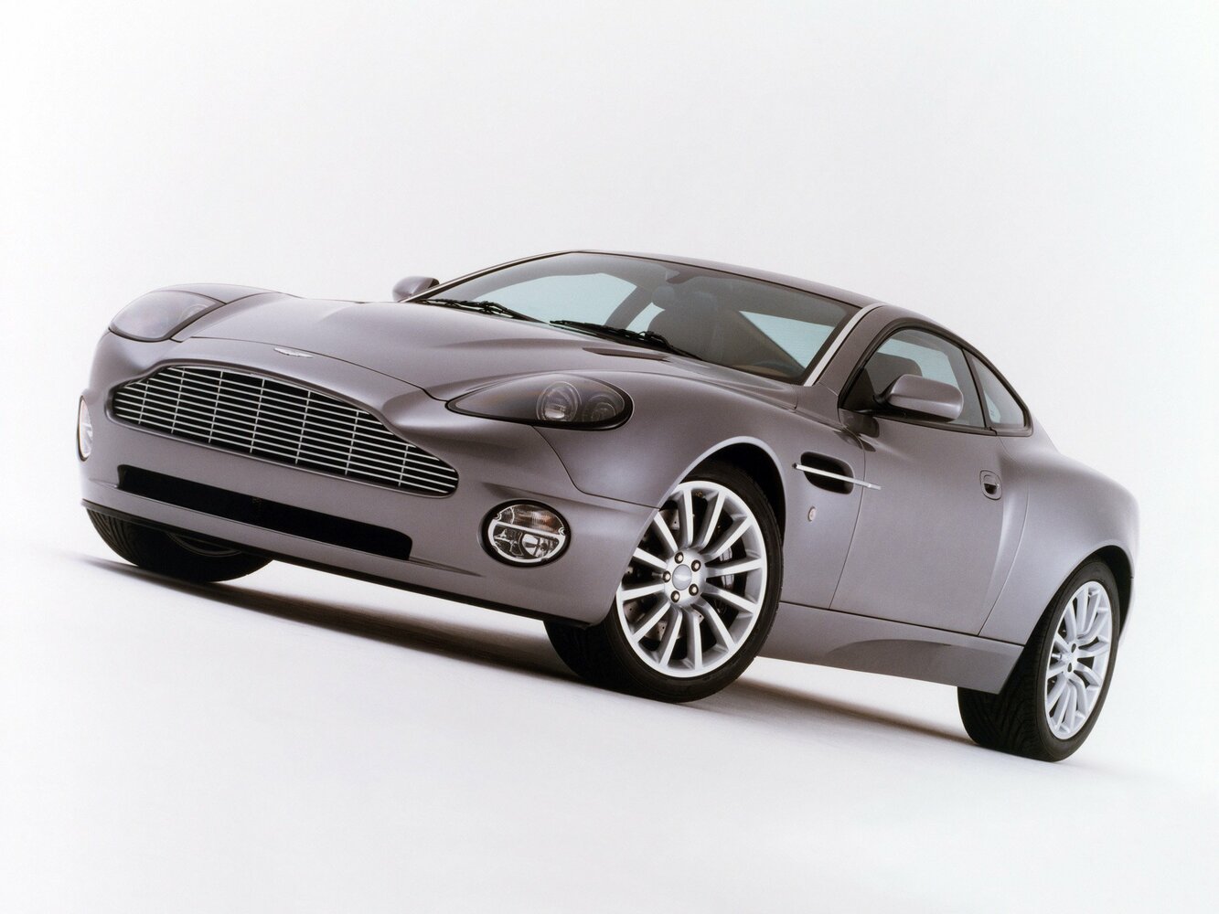 Aston Martin Vanquish I (2001-2007) - Купе