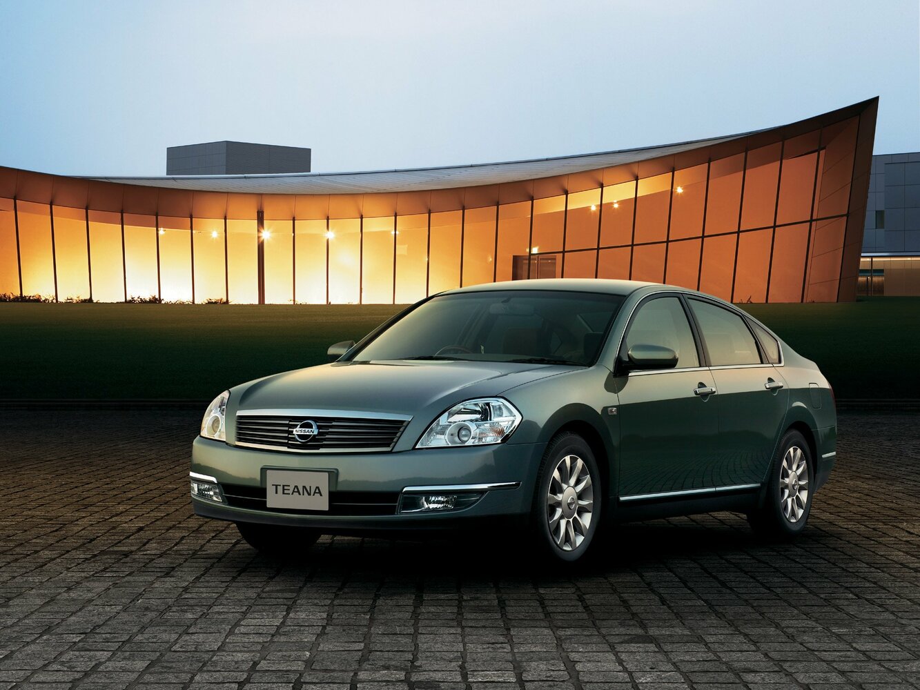 Nissan Teana I (2003-2008) - Седан