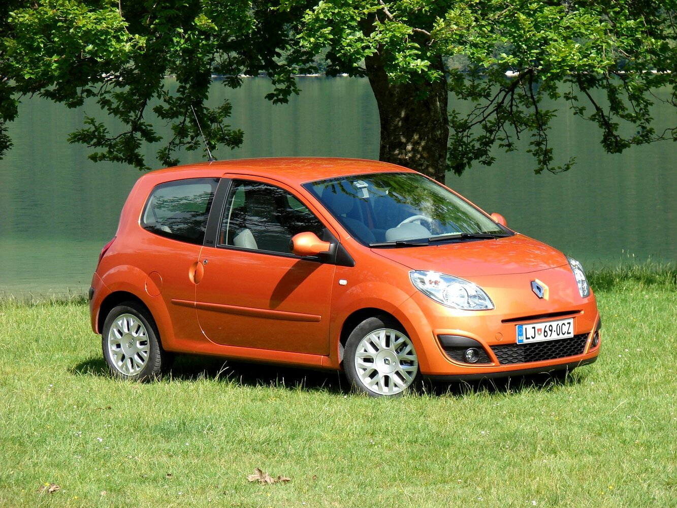 Renault Twingo II (2007-2014) - Хэтчбек 3 дв.