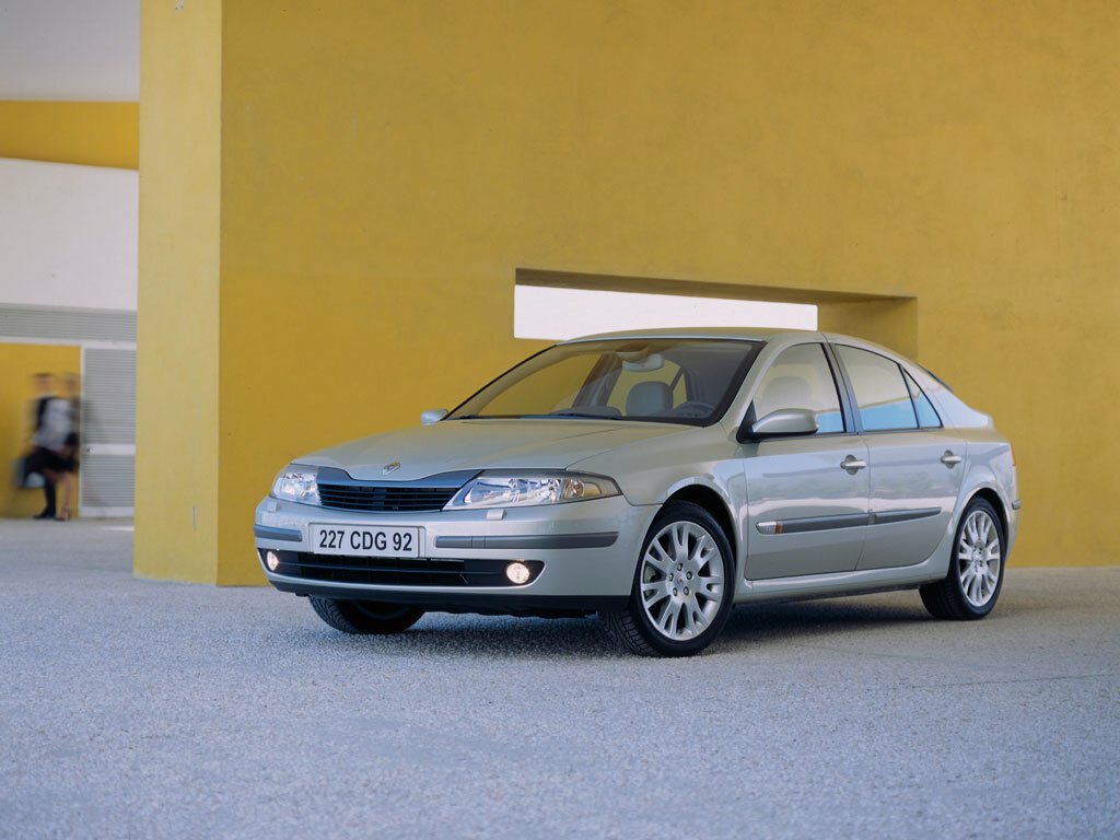 Renault Laguna II (2001-2008) - Лифтбек