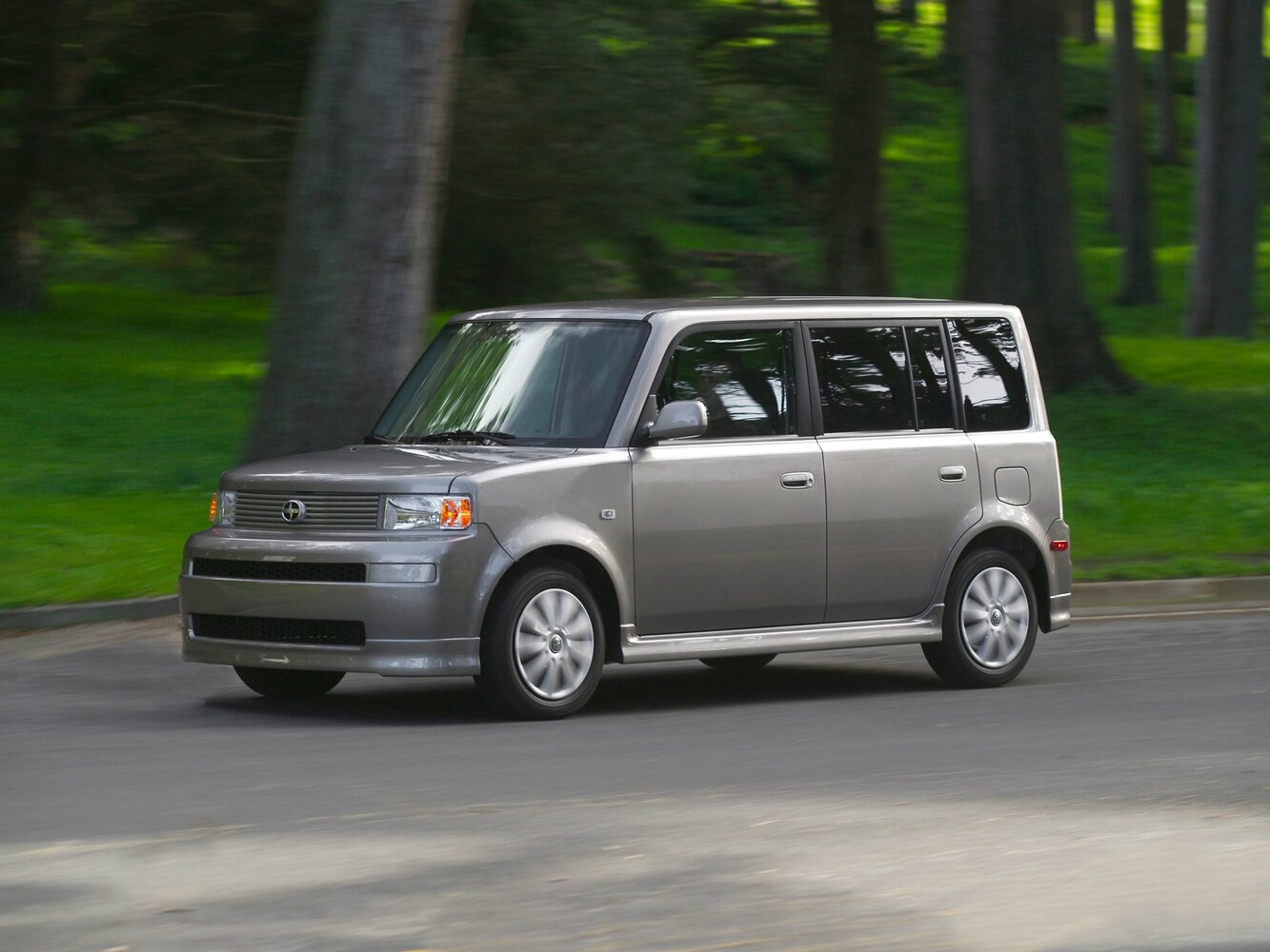 Scion xB I (2003-2007) - Компактвэн