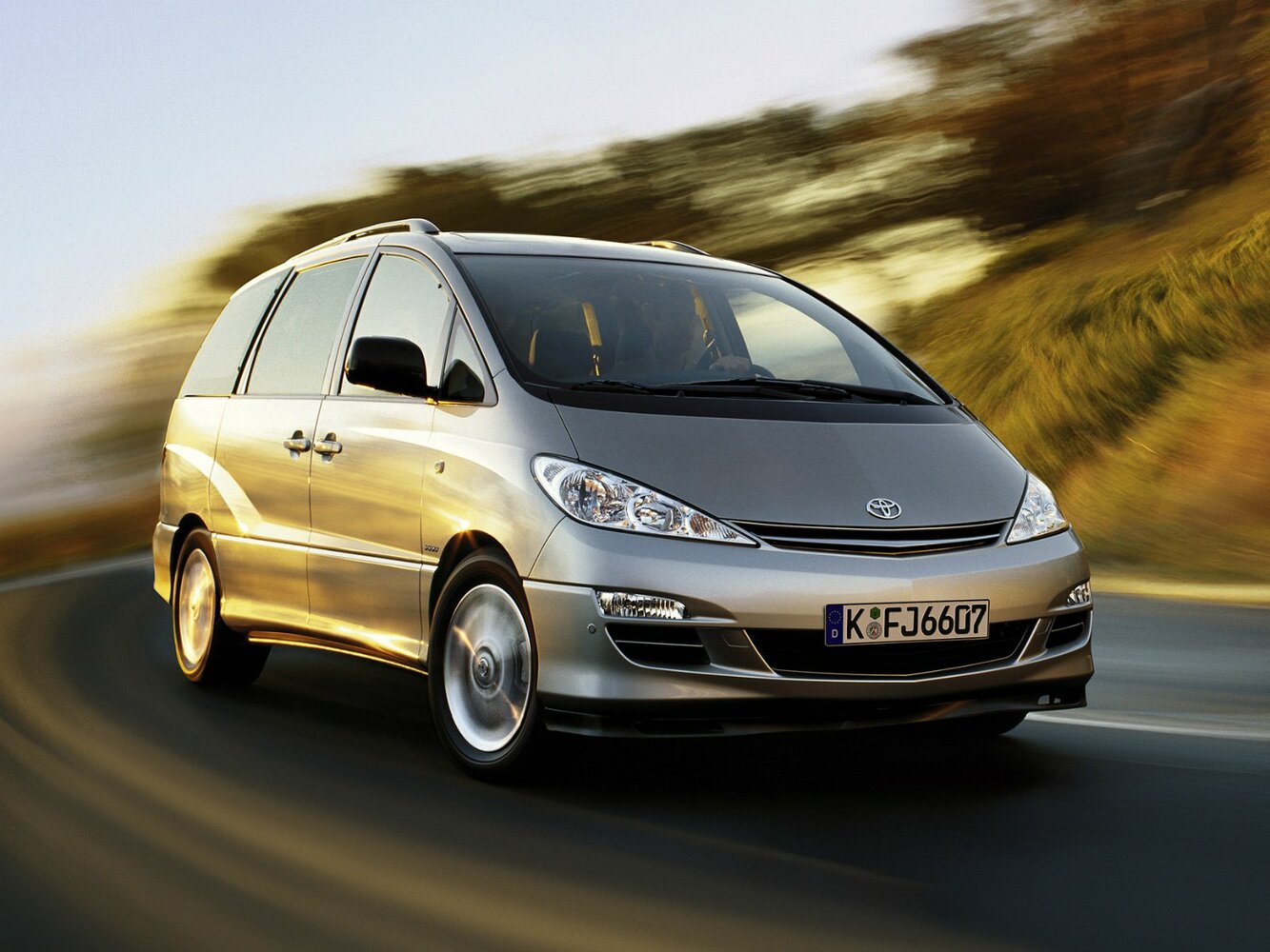 Toyota Previa II (2000-2006) - Минивэн