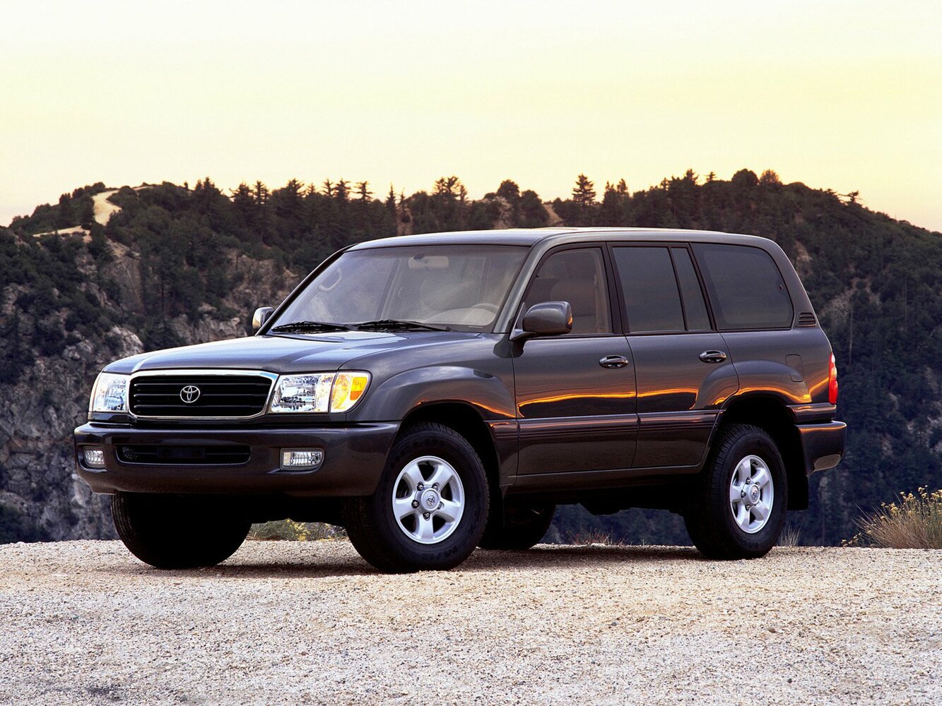 Toyota Land Cruiser 100 (1998-2007) - Внедорожник 5 дв.