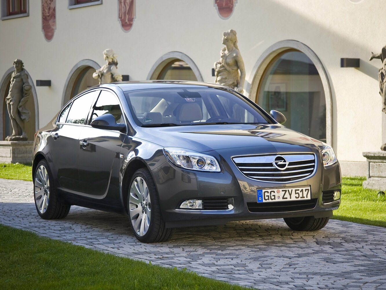 Opel Insignia I (2008-2017) - Седан
