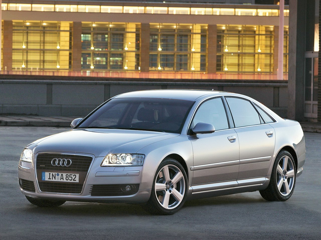 Audi A8 II (2002-2010) - Седан