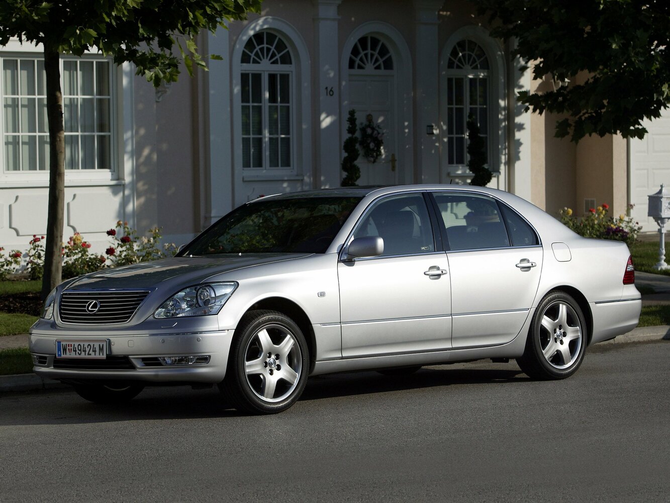 Lexus LS III (2000-2006) - Седан