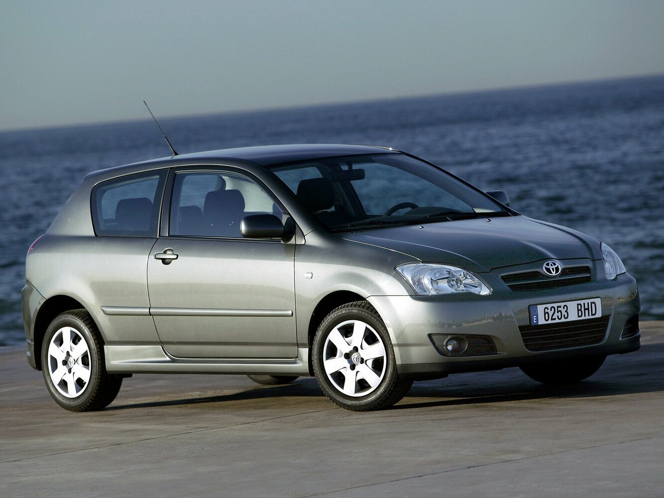 Toyota Corolla IX (2000-2007) - Хэтчбек 3 дв.