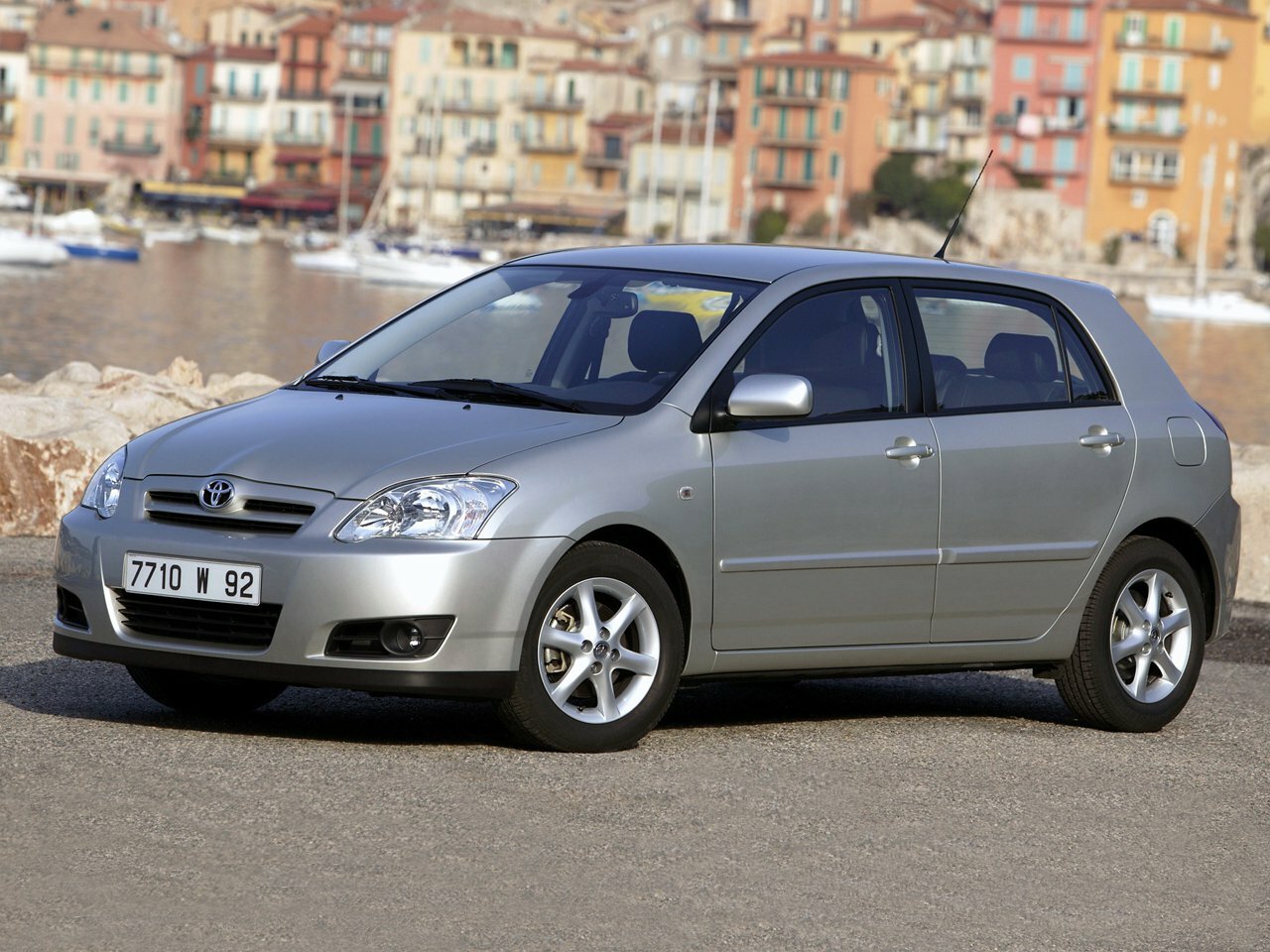 Toyota Corolla IX (2000-2007) - Хэтчбек 5 дв.