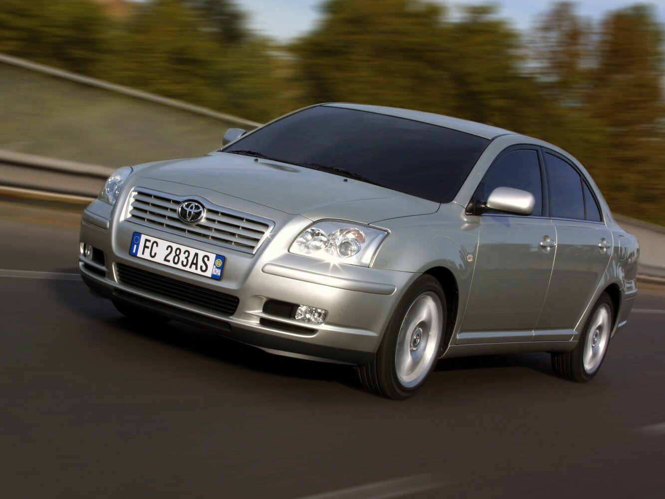 Toyota Avensis II (2003-2009) - Седан