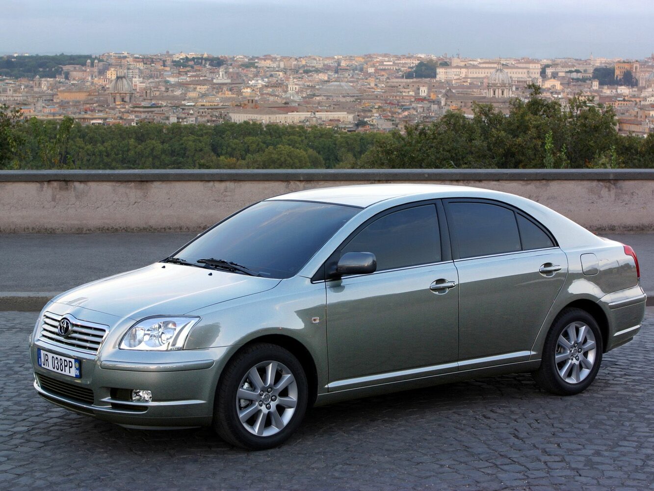 Toyota Avensis II (2003-2009) - Лифтбек