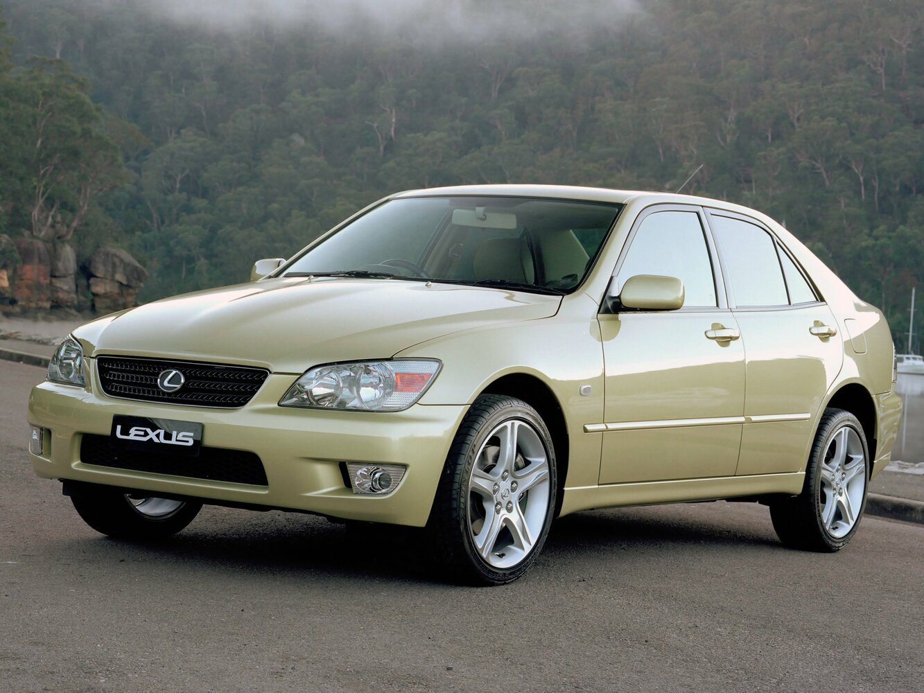 Lexus IS I (1999-2005) - Седан