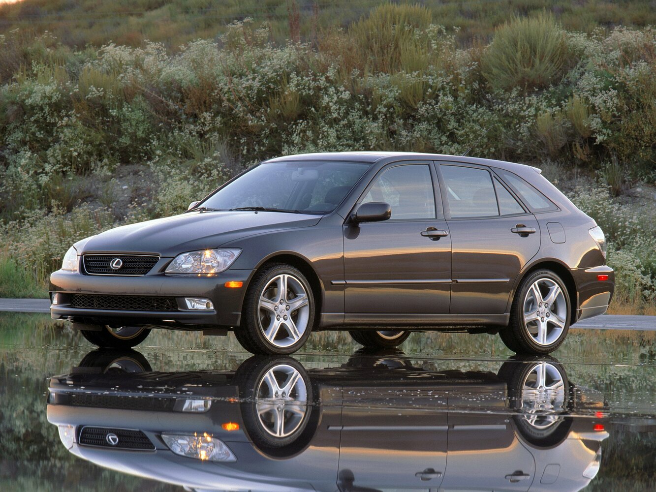 Lexus IS I (1999-2005) - Универсал 5 дв.