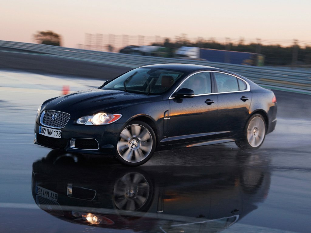 Jaguar XFR I (2009-2015) - Седан