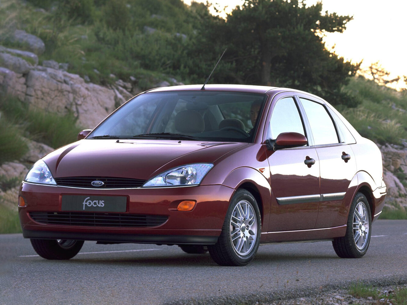 Ford Focus I (1998-2007) - Седан