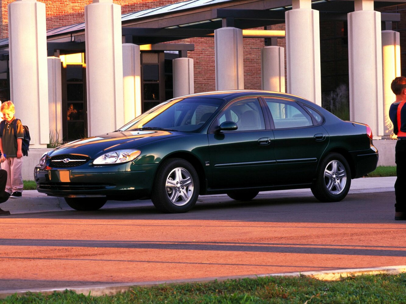 Ford Taurus IV (1999-2006) - Седан