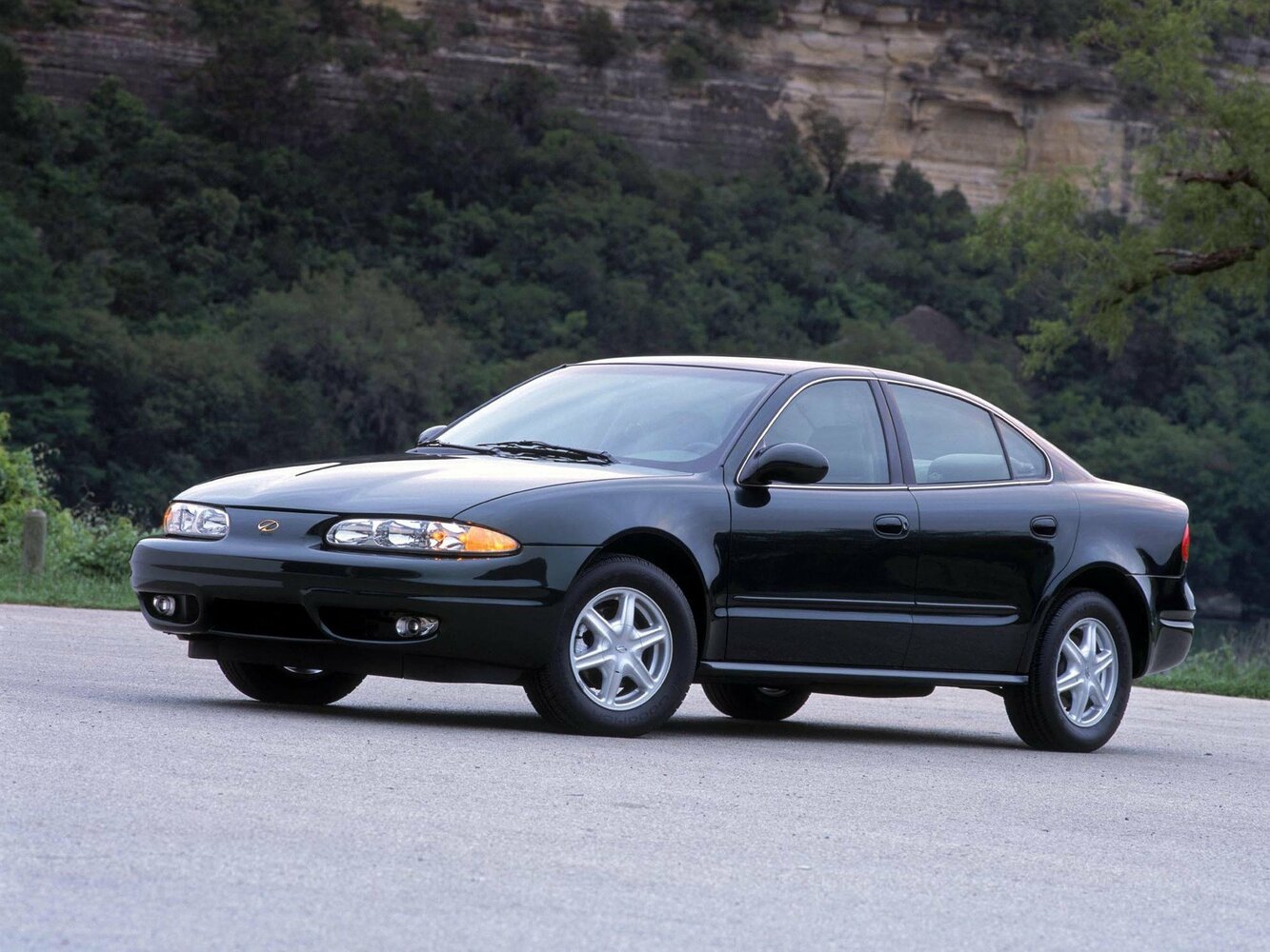 Oldsmobile Alero I (1999-2004) - Седан