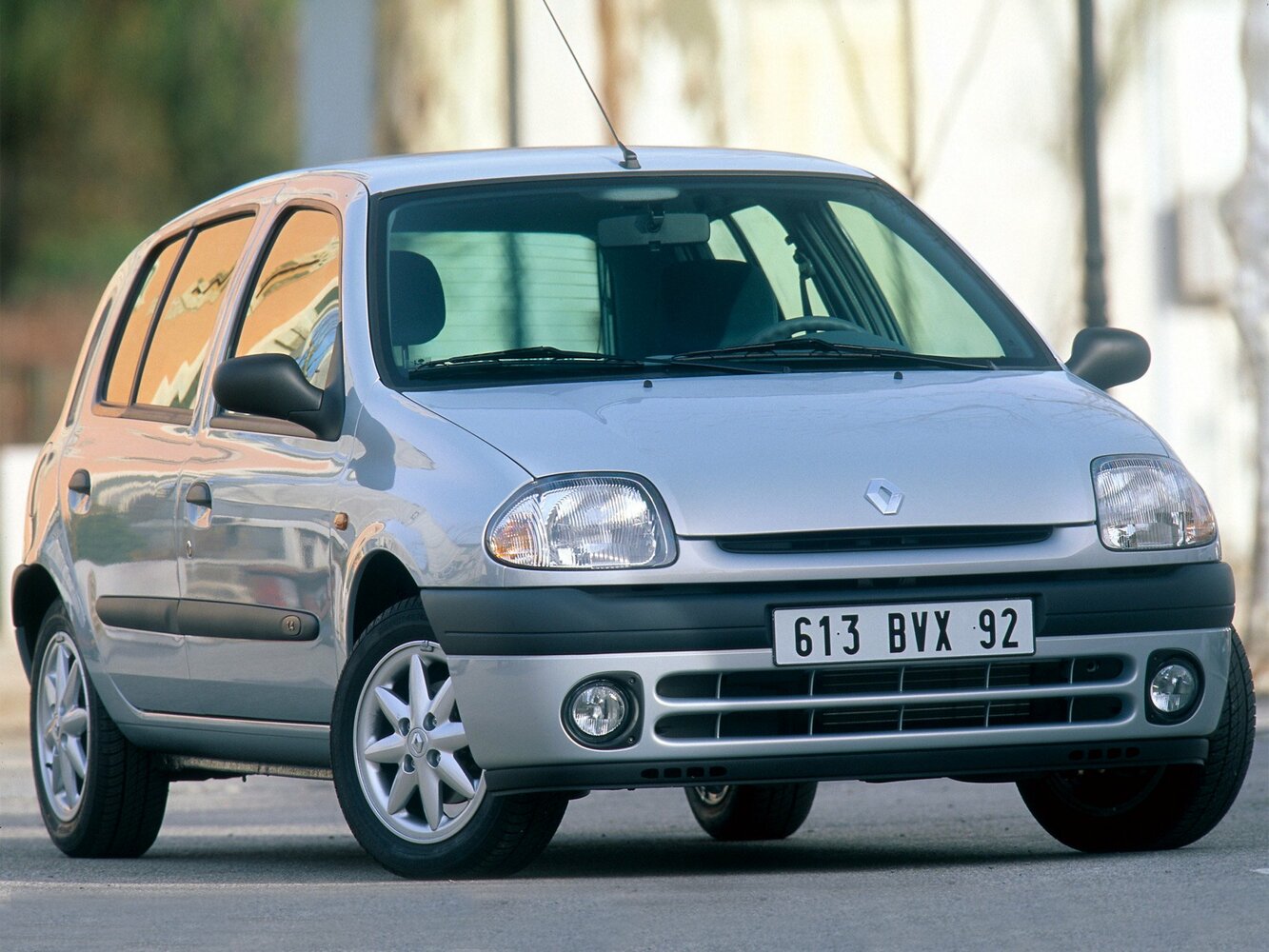 Renault Clio II (1998-2013) - Хэтчбек 5 дв.