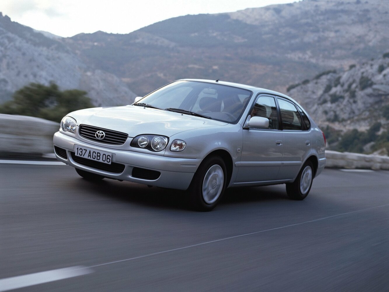 Toyota Corolla VIII (1995-2002) - Лифтбек