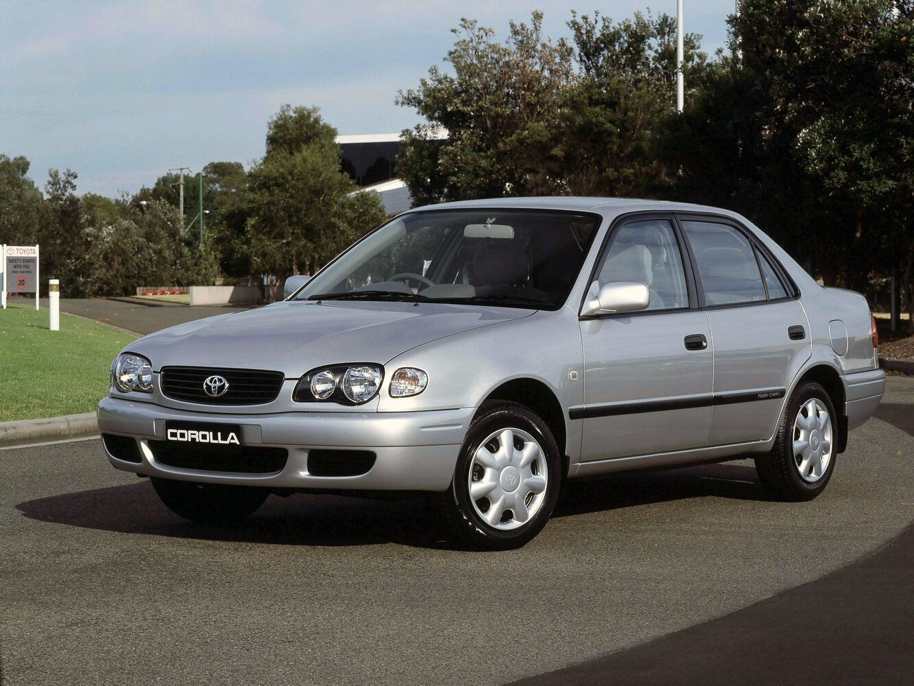 Toyota Corolla VIII (1995-2002) - Седан