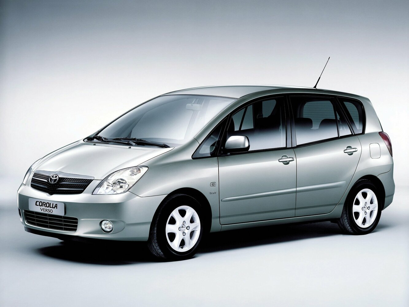 Toyota Corolla Verso I (2001-2009) - Компактвэн