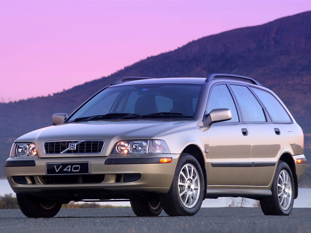 Volvo V40 I (1995-2004) - Универсал 5 дв.