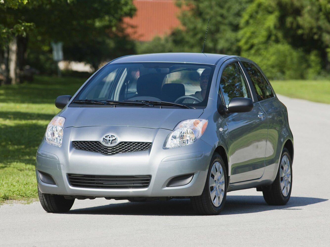 Toyota Yaris II (2005-2012) - Хэтчбек 3 дв.