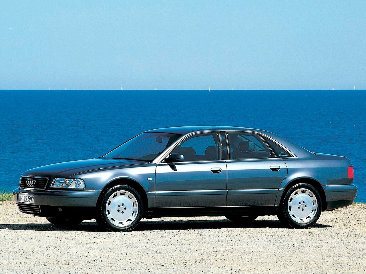 Audi A8 I (1994-2002) - Седан