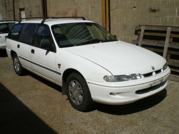 Holden Commodore II (1990-1997) - Универсал 5 дв.