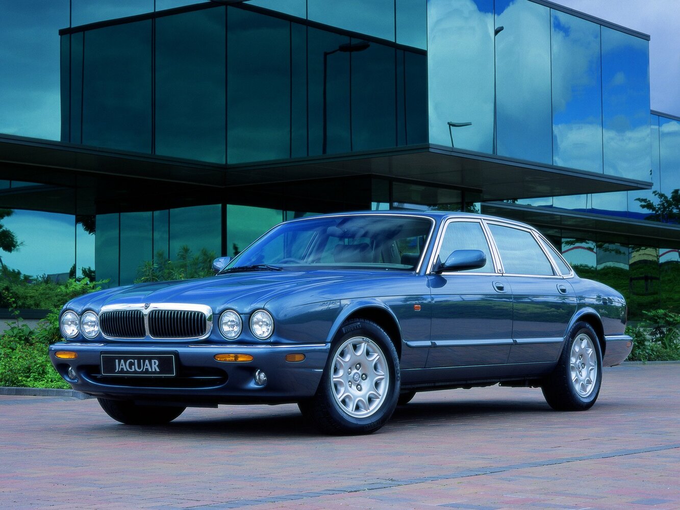 Jaguar XJ II (1986-2003) - Седан