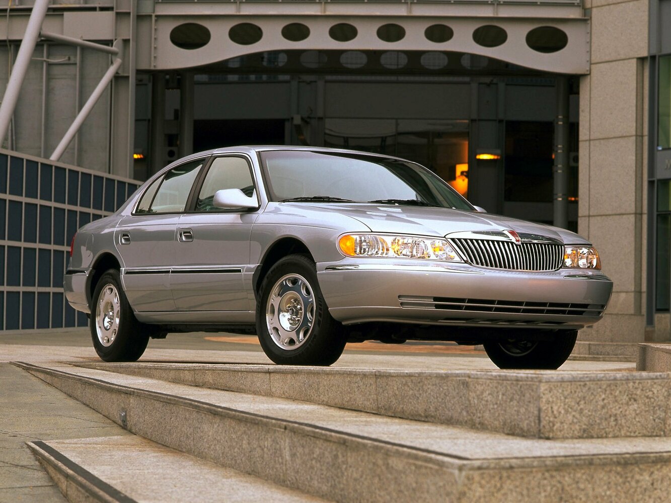 Lincoln Continental IX (1995-2002) - Седан
