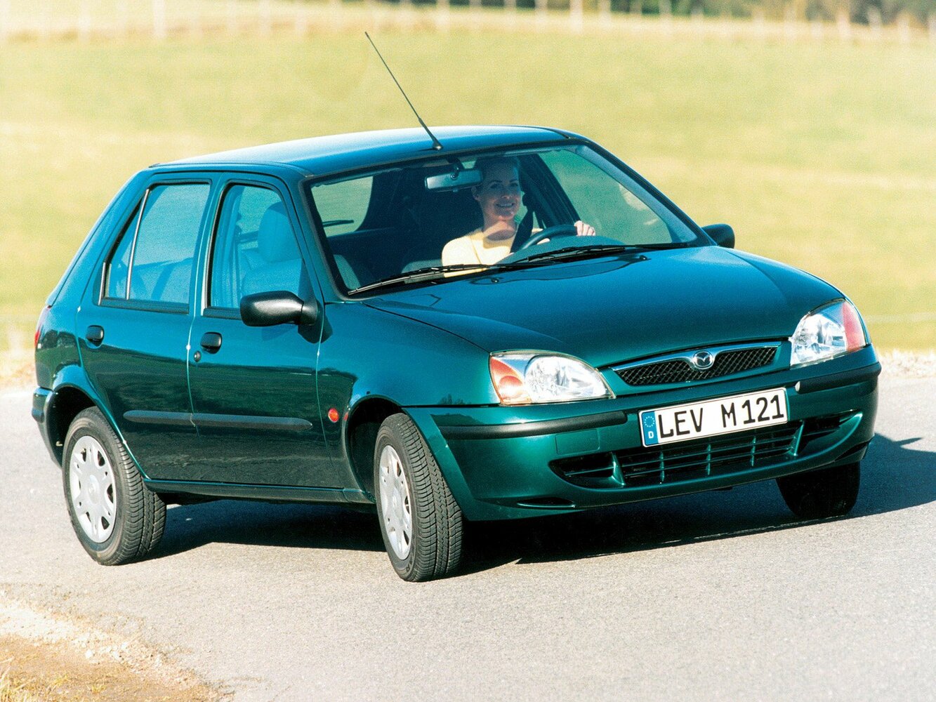 Mazda 121 III (1996-2003) - Хэтчбек 5 дв.