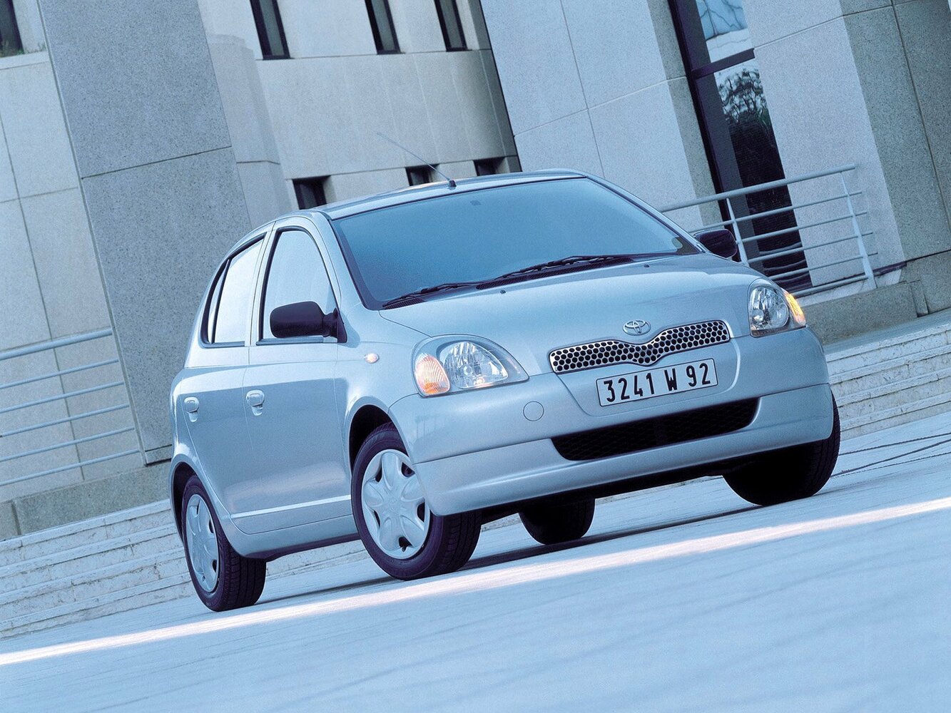 Toyota Yaris I (1999-2005) - Хэтчбек 5 дв.