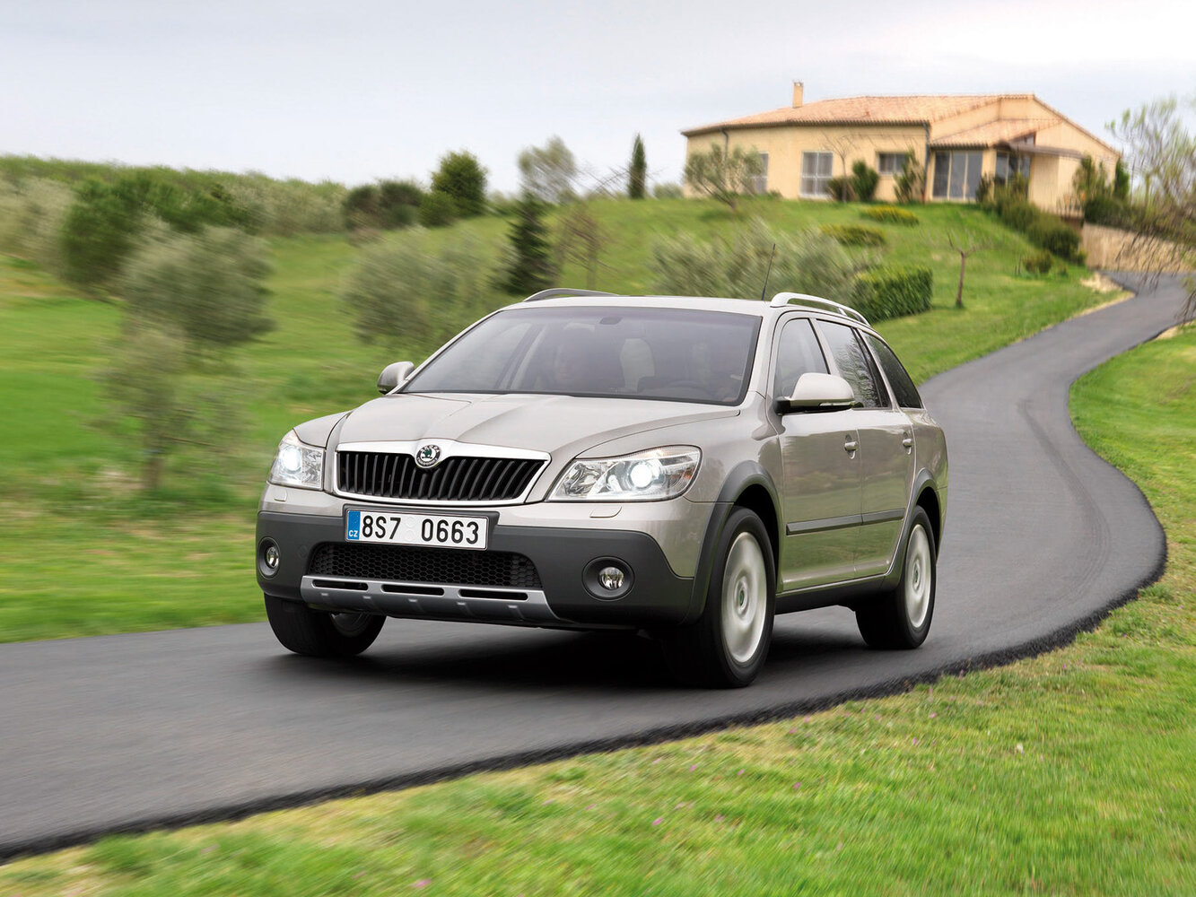 Skoda Octavia II (2004-2013) - Универсал 5 дв. Scout
