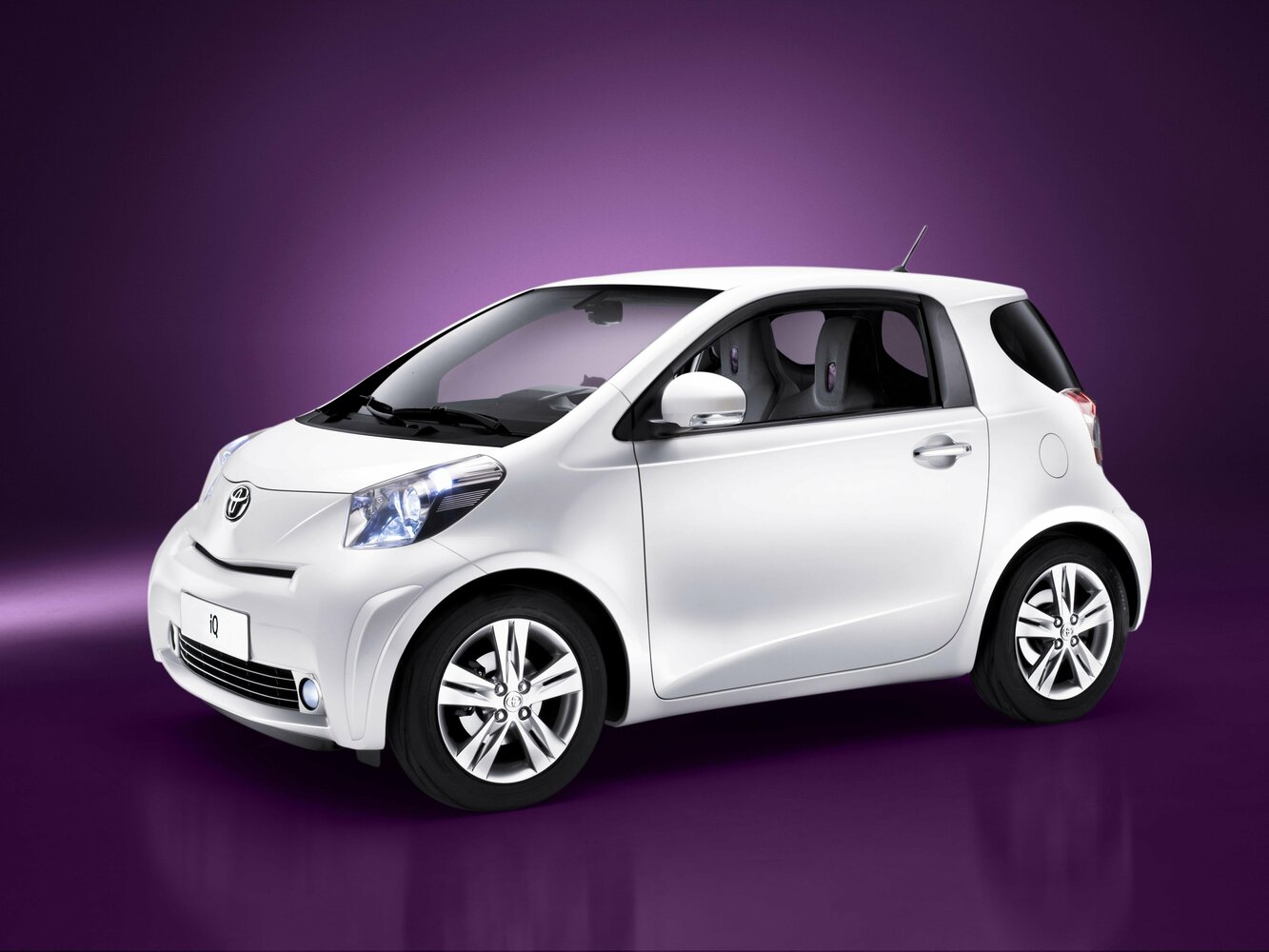 Toyota iQ I (2008-2011) - Хэтчбек 3 дв.