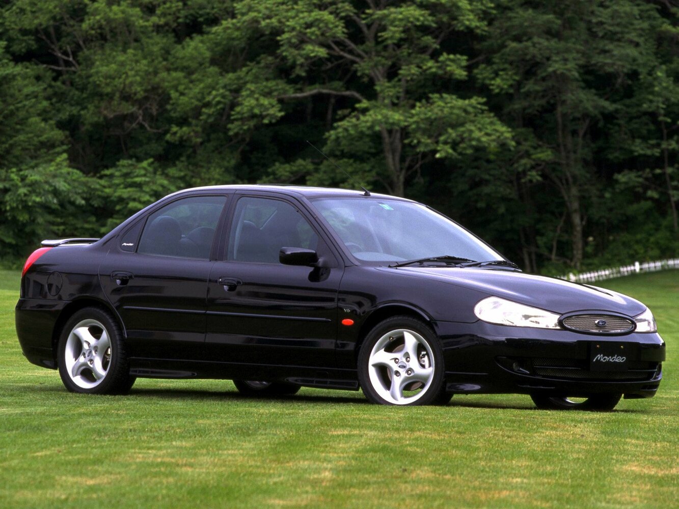 Ford Mondeo II (1996-2000) - Седан