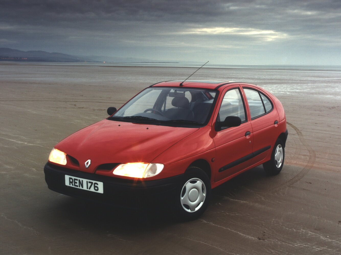 Renault Megane I (1995-2003) - Хэтчбек 5 дв.