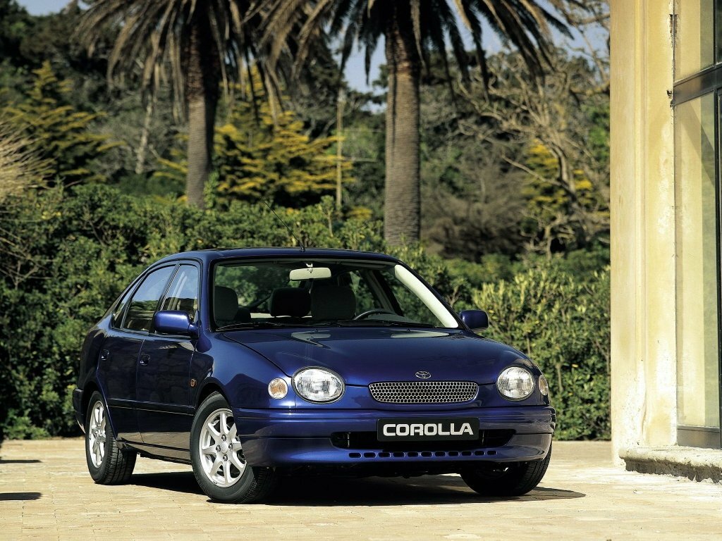 Toyota Corolla VIII (1995-2002) - Лифтбек