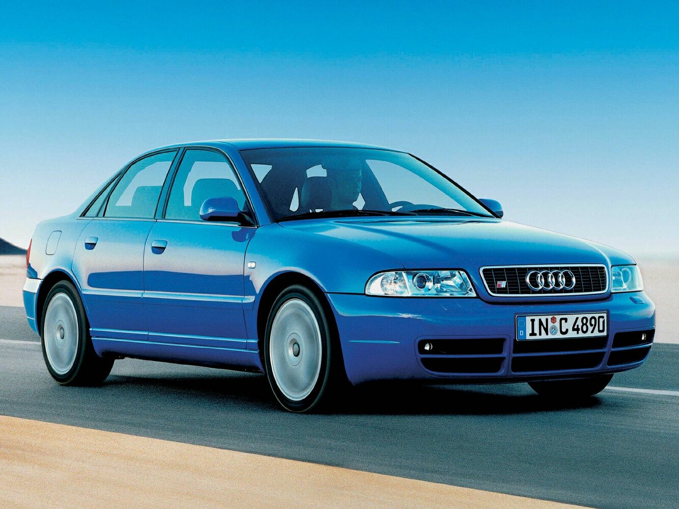 Audi S4 I (1997-2001) - Седан