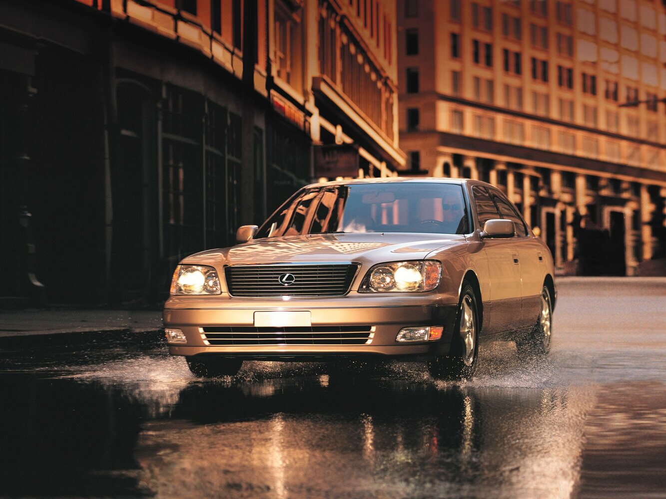 Lexus LS II (1994-2000) - Седан