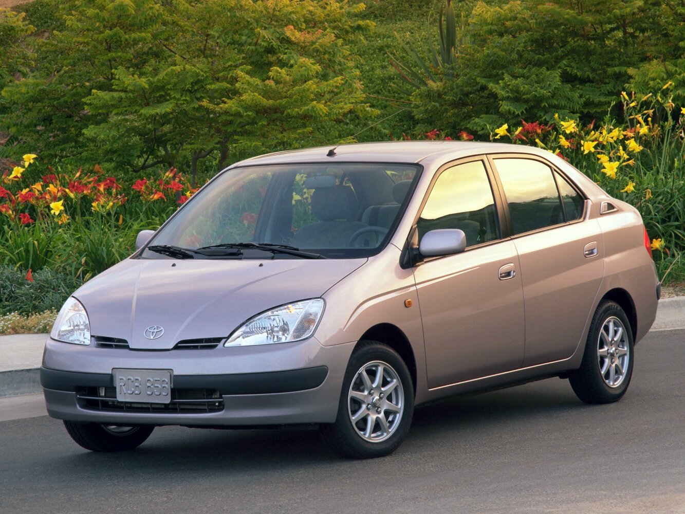 Toyota Prius I (1997-2003) - Седан