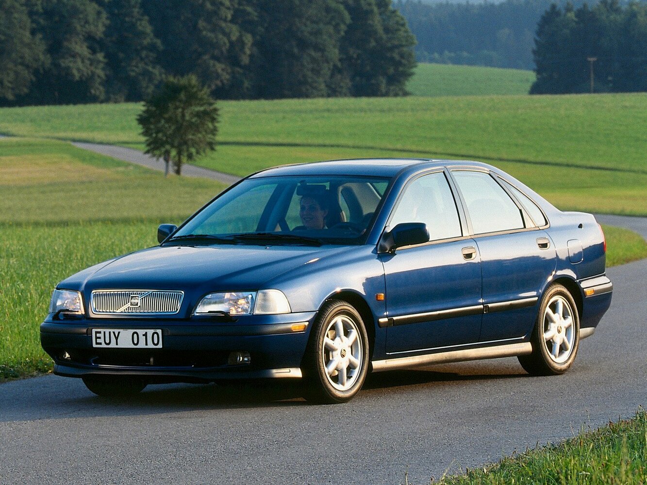 Volvo S40 I (1995-2004) - Седан