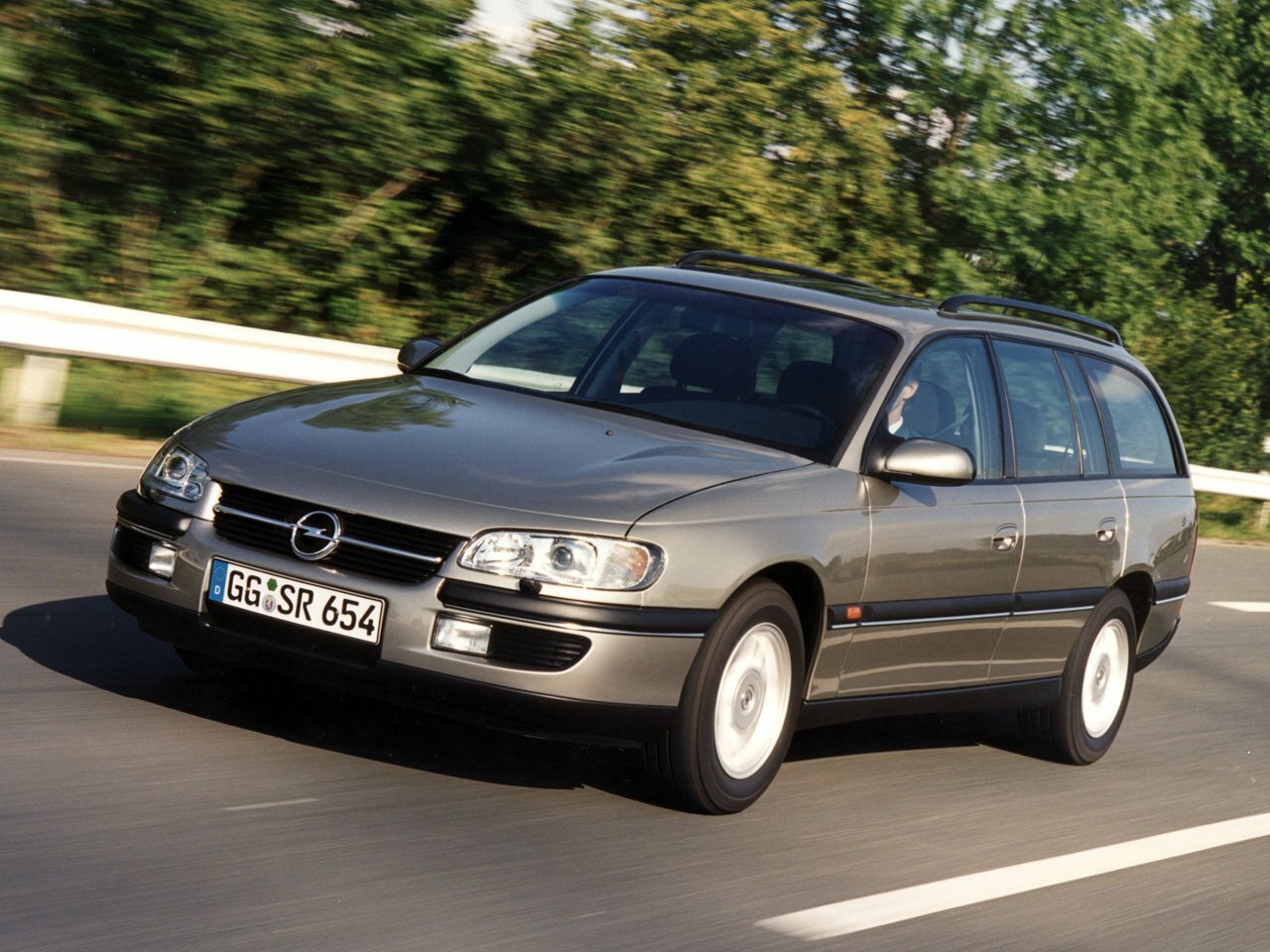 Opel Omega B (1994-2004) - Универсал 5 дв.